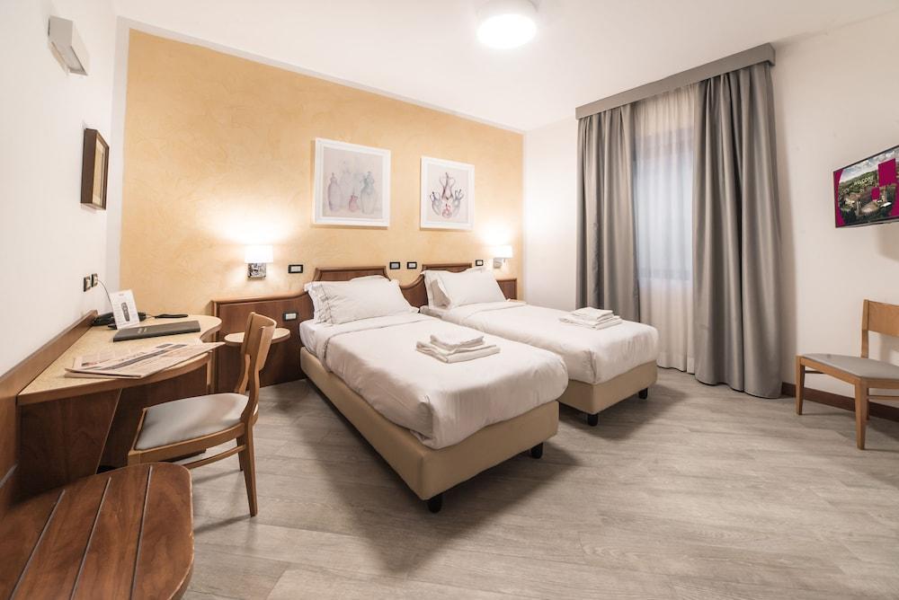 Hotel Guerro Castelvetro di Modena Luaran gambar