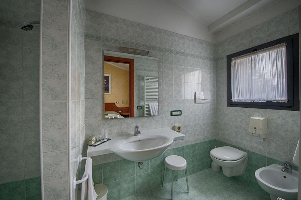 Hotel Guerro Castelvetro di Modena Luaran gambar